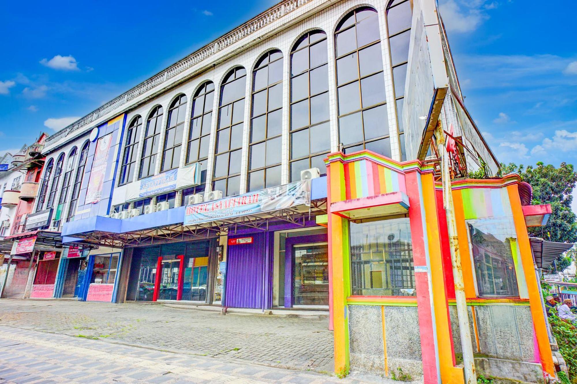 Hotel O Asyaffirah Near Masjid Raya Al Mashun Sm Raja Медан Экстерьер фото