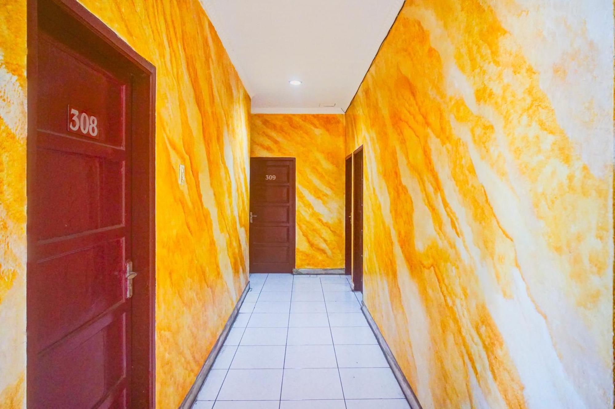 Hotel O Asyaffirah Near Masjid Raya Al Mashun Sm Raja Медан Экстерьер фото
